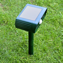 Load image into Gallery viewer, 2 PCS Powerful Ultrasonic Solar-powered Animal Repeller With PIR Sensor &amp; Light Sensor, Got the CE / ROHS Certification, 2PCS RC-510