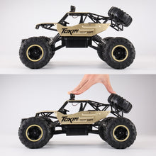 Load image into Gallery viewer, HD6026 1:12 Large Alloy Climbing Car Mountain Cross-country Four-wheel Drive Remote Control Car Toy, Size: 37cm, HD6026 1:12(Gold), HD6026 1:12(Red), HD6026 1:12(Silver), HD6026 1:12(Black), 6255 2.4GHz 1:16(Green)