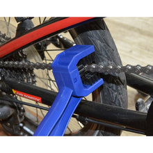 Load image into Gallery viewer, Motorcycle Bike Nylon Chain Cleaning Brush, Blue