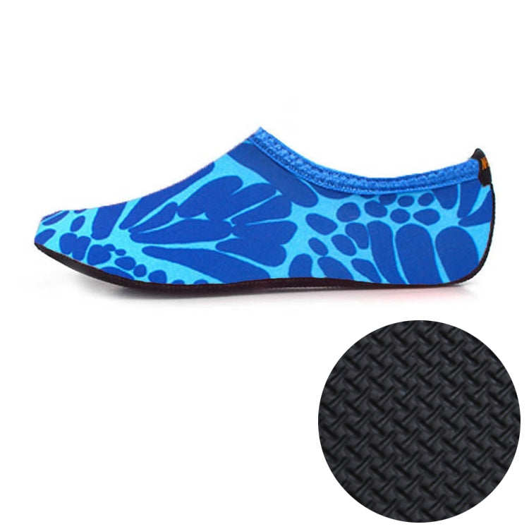 3mm Non-slip Rubber Embossing Texture Sole Figured Diving Shoes and Socks, One Pair
