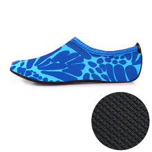 Load image into Gallery viewer, 3mm Non-slip Rubber Embossing Texture Sole Figured Diving Shoes and Socks, One Pair
