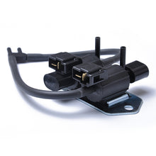 Load image into Gallery viewer, Car Vacuum Wheel Clutch Control Solenoid Valve K5T47776 for Mitsubishi Pajero L200 L300, For Mitsubishi Pajero L200 L300