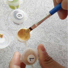 Load image into Gallery viewer, DIY Creative Paint By Numbers Oil Painting Kiss Lovers Art Painting without Framework, Size: 40*50 cm