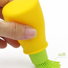 Load image into Gallery viewer, Kitchen Silicone Oil Brush Grill Brush Oil Bottle,Random Color Delivery, 11.5x5cm