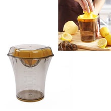 Load image into Gallery viewer, kn260 Simple Manual Fruit Juicer, Size: 15 x 13.5cm, Fruit Juicer