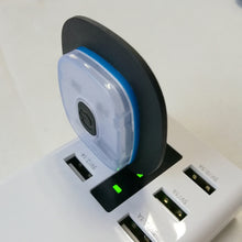 Load image into Gallery viewer, Unisex Warm Winter Polyacrylonitrile Knit Hat Adult Head Cap with 4 LED Lights