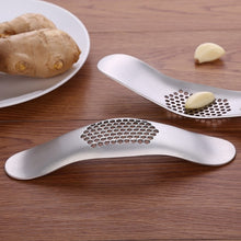 Load image into Gallery viewer, SSGP Kitchen Tool Manual 304 Stainless Steel Brushed Texture Garlic Presser, 304 Stainless Steel Garlic Crusher
