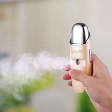 Load image into Gallery viewer, Nanum Facial Beauty Hydrating Massager Mini Skin Care Water Spraying Misting Humidifier / Automatic Alcohol Sprayer