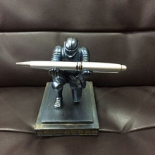 Load image into Gallery viewer, Executive Knight Shape Creative Household Office Desktop Storage Pen Holder
