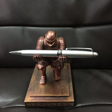 Load image into Gallery viewer, Executive Knight Shape Creative Household Office Desktop Storage Pen Holder