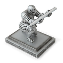 Load image into Gallery viewer, Executive Knight Shape Creative Household Office Desktop Storage Pen Holder