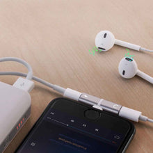 Load image into Gallery viewer, 2 in 1 8 Pin 5V 1A Listen Call Audio Converter Earphone Adapter, IP8P3681B, IP8P3681S