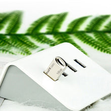 Load image into Gallery viewer, Zsuit 16GB USB 3.0 Mini Metal Ring Shape USB Flash Disk, 16GB USB 3.0