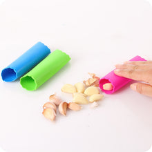 Load image into Gallery viewer, 5 PCS Soft Resin Tube Shaped Reusable Magic Handheld Rolling Garlic Peeler Kitchen Tools (Random Color Delivery), Random Color Delivery