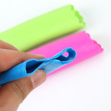 Load image into Gallery viewer, 5 PCS Soft Resin Tube Shaped Reusable Magic Handheld Rolling Garlic Peeler Kitchen Tools (Random Color Delivery), Random Color Delivery