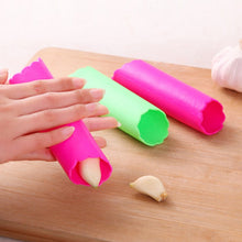 Load image into Gallery viewer, 5 PCS Soft Resin Tube Shaped Reusable Magic Handheld Rolling Garlic Peeler Kitchen Tools (Random Color Delivery), Random Color Delivery