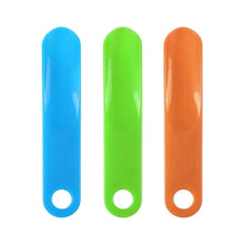 Load image into Gallery viewer, 5 PCS 019 Plastic Shoehorn Household Shoes Auxiliary Shoe Puller, Specification: Vertical, Color Random Delivery