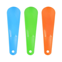Load image into Gallery viewer, 5 PCS 019 Plastic Shoehorn Household Shoes Auxiliary Shoe Puller, Specification: Curved, Color Random Delivery