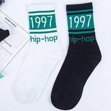 Load image into Gallery viewer, 3 Pairs Street Beat Retro Hip Hop Simple Tube Socks Sports Skateboard Socks
