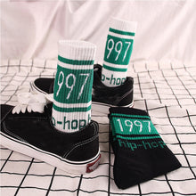 Load image into Gallery viewer, 3 Pairs Street Beat Retro Hip Hop Simple Tube Socks Sports Skateboard Socks