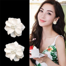 Load image into Gallery viewer, 2 PCS Lovely white Flower Pearl Pendant Circle Earrings
