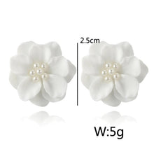 Load image into Gallery viewer, 2 PCS Lovely white Flower Pearl Pendant Circle Earrings
