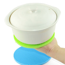 Load image into Gallery viewer, Honeycomb Silicone Round Non-slip Heat Resistant Mat, Size: 18x18x0.8cm, Honeycomb Silicone Mat