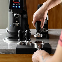 Load image into Gallery viewer, Stainless Steel Coffee Powder Hammer Alumina Constant Pressure Powder Press, 58mm Black