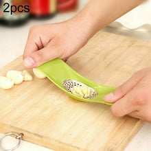 Load image into Gallery viewer, 2 PCS Multifunctional Stainless Steel Arc-shaped Garlic Press Household Manual Garlic Crusher, Random Color Delivery, Garlic Crusher