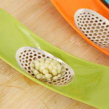 Load image into Gallery viewer, 2 PCS Multifunctional Stainless Steel Arc-shaped Garlic Press Household Manual Garlic Crusher, Random Color Delivery, Garlic Crusher