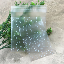 Load image into Gallery viewer, 100pcs / Pack Plastic Transparent Cellophane Bags Polka Dot Candy Cookie Gift Bag with DIY Self Adhesive Pouch Celofan Bags for Party, 5.5x5.5cm, 7x7cm, 8x10cm, 10x10cm, 10x15cm