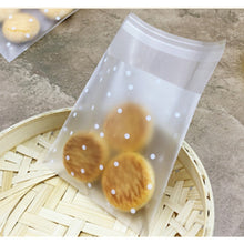 Load image into Gallery viewer, 100pcs / Pack Plastic Transparent Cellophane Bags Polka Dot Candy Cookie Gift Bag with DIY Self Adhesive Pouch Celofan Bags for Party, 5.5x5.5cm, 7x7cm, 8x10cm, 10x10cm, 10x15cm