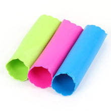 Load image into Gallery viewer, 2 PCS Kitchen Peeling Garlic Press Garlic Peeler Does Not Hurt the Hand Silicone Garlic Peeler, Red, Blue