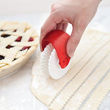 Load image into Gallery viewer, Baking Tools Pasta Cutting Wheel Hemming Wheel Manual Noodle Cutter Roller Knife Creative Kitchen Gadgets