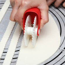 Load image into Gallery viewer, Baking Tools Pasta Cutting Wheel Hemming Wheel Manual Noodle Cutter Roller Knife Creative Kitchen Gadgets