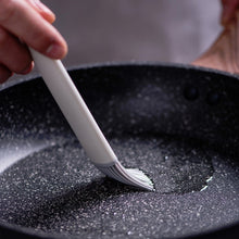 Load image into Gallery viewer, Kitchen Brush Removable Silicone Oil Brush Baking Barbecue Brush Oil Tool Random Color Delivery
