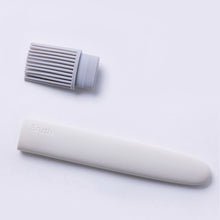 Load image into Gallery viewer, Kitchen Brush Removable Silicone Oil Brush Baking Barbecue Brush Oil Tool Random Color Delivery