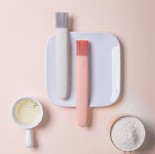 Load image into Gallery viewer, Kitchen Brush Removable Silicone Oil Brush Baking Barbecue Brush Oil Tool Random Color Delivery