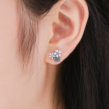 Load image into Gallery viewer, Daisy Flower Sterling Silver Earrings Temperament Female Earrings, SCE400