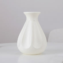 Load image into Gallery viewer, Creative Home Flower Ornaments Dry and Wet Flowers Arrangement Drop-resistant Plastic Vase
