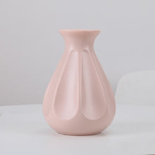 Load image into Gallery viewer, Creative Home Flower Ornaments Dry and Wet Flowers Arrangement Drop-resistant Plastic Vase