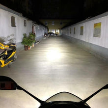 Load image into Gallery viewer, 40W White Light Motorcycle LED Spotlight Headlight Car Front Bumper Light Off-Road Vehicle Modified Roof Light, White Light