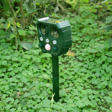 Load image into Gallery viewer, USB Solar Ultrasonic Outdoor Insect Repellent And Mouse Repellent, Insect Repellent