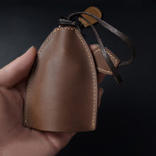 Load image into Gallery viewer, 18Y-009 Vintage Handmade Leather Car Pull-Out Key Case, Plant Tanned Leather, Oil Wax Skin Olive Green, Oil Wax Skin Blue, Oil Wax Skin Tea, Oil Wax Skin Camel