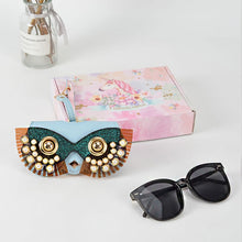 Load image into Gallery viewer, Cute Quirky PU Sunglasses Case Portable Glasses Bag with Hanging Buckle