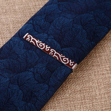 Load image into Gallery viewer, Brass Polished Gum Pattern Business Men Tie Clip, Color: Black Beard