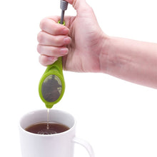 Load image into Gallery viewer, Tea Strainer Reusable Tea Infuser Built-In Plunger Portable Food-Grade Plastic Tea&amp;Coffee Strainer