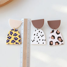 Load image into Gallery viewer, 2pair Acrylic Clay Textured Painted Earrings