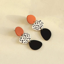 Load image into Gallery viewer, Acrylic Irregular Graphic Stitching Leopard Long Earrings