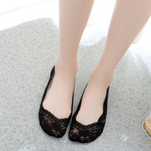 Load image into Gallery viewer, 5 Pairs Summer women Silicon Lace Boat Socks Invisible Cotton Sole Non-slip Sock